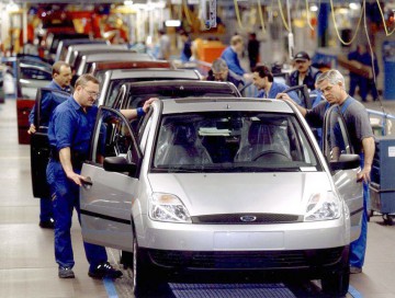Ford va renunţa la 680 de angajaţi de la uzina din Craiova
